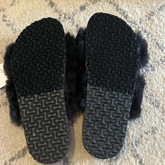 NWT Urban Outfitters Criss Crossed Black Faux Fur Slide Sandals 7 - Picture 6 of 6